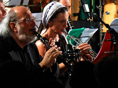 Gianluigi Trovesi (clarinetto) e Hilaria Kramer (tromba) durante il concerto con la banda PuntSort Gianluigi Trovesi (clarinetto) e Hilaria Kramer (tromba) durante il concerto con la banda PuntSort