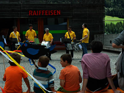 I tamburini Ratatütt guidati da Valerio Felice si esibiscono in coda al festival I tamburini Ratatütt guidati da Valerio Felice si esibiscono in coda al festival