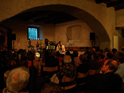 Fernanda Pedrina, presidente di Airolo in transizione, inaugura il festival 2012 al Dazio Grande di Rodi Fernanda Pedrina, presidente di Airolo in transizione, inaugura il festival 2012 al Dazio Grande di Rodi